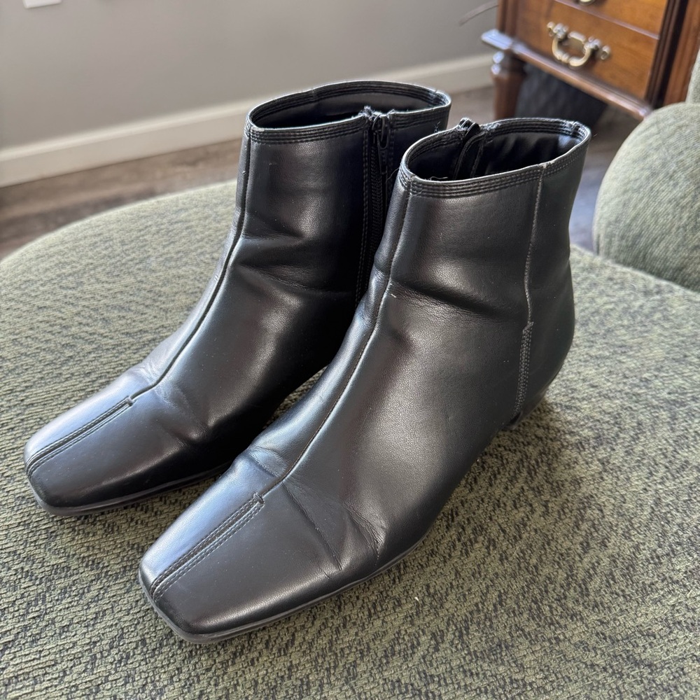 Leather White Stag Boots Size 9